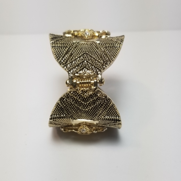 ORNATE GOLD TONE FLEUR DE LIS BANGLE BRACELET - Picture 3 of 8